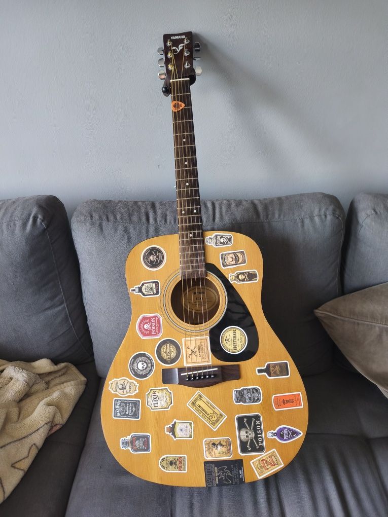 Guitarra YAMANHA f310