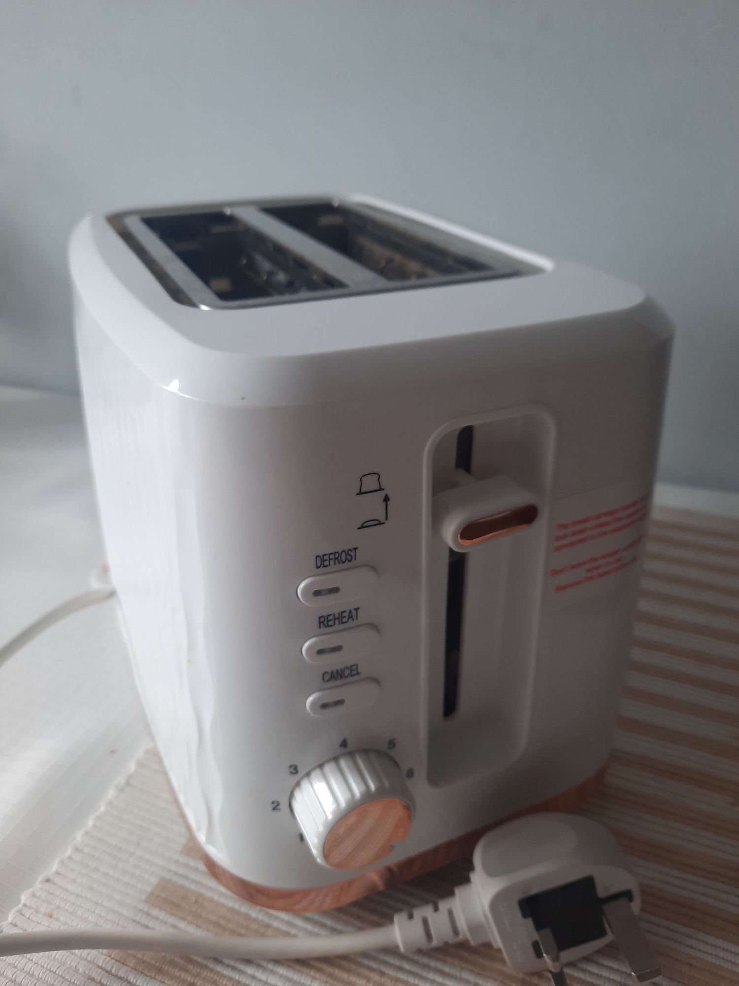 Toster z funkcją odmrazania, podgrzewania