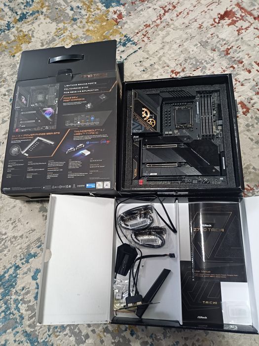 Продам материнську плату ASRock Z790 TAICHI.