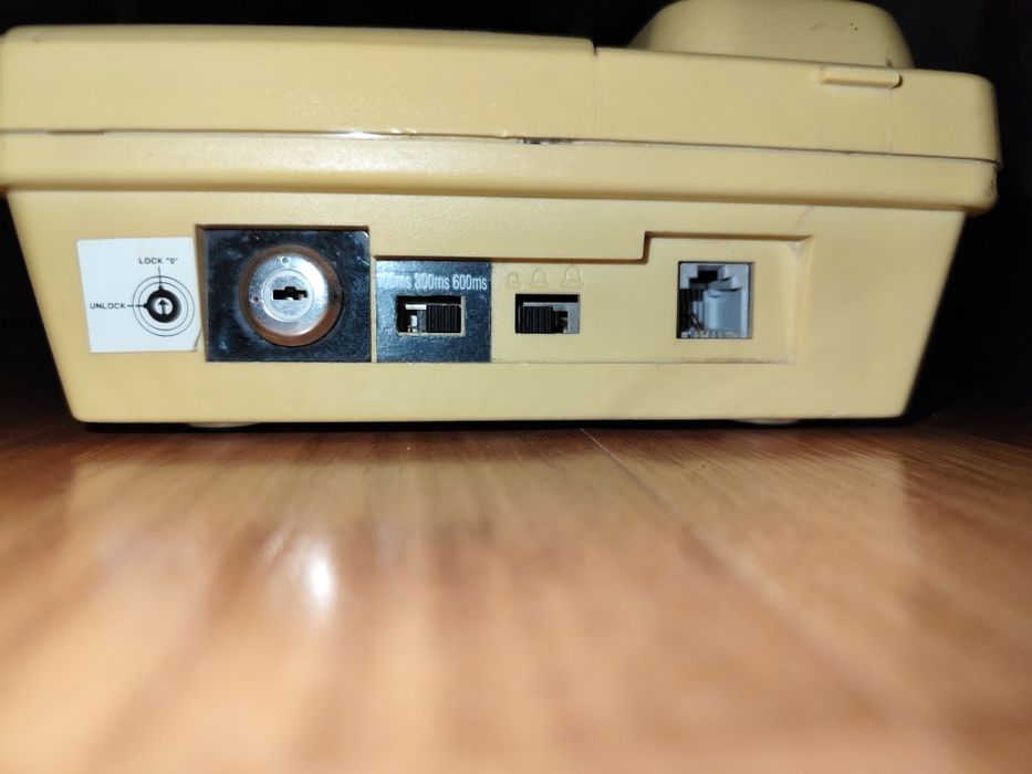 Telefon stacjonarny szkolny