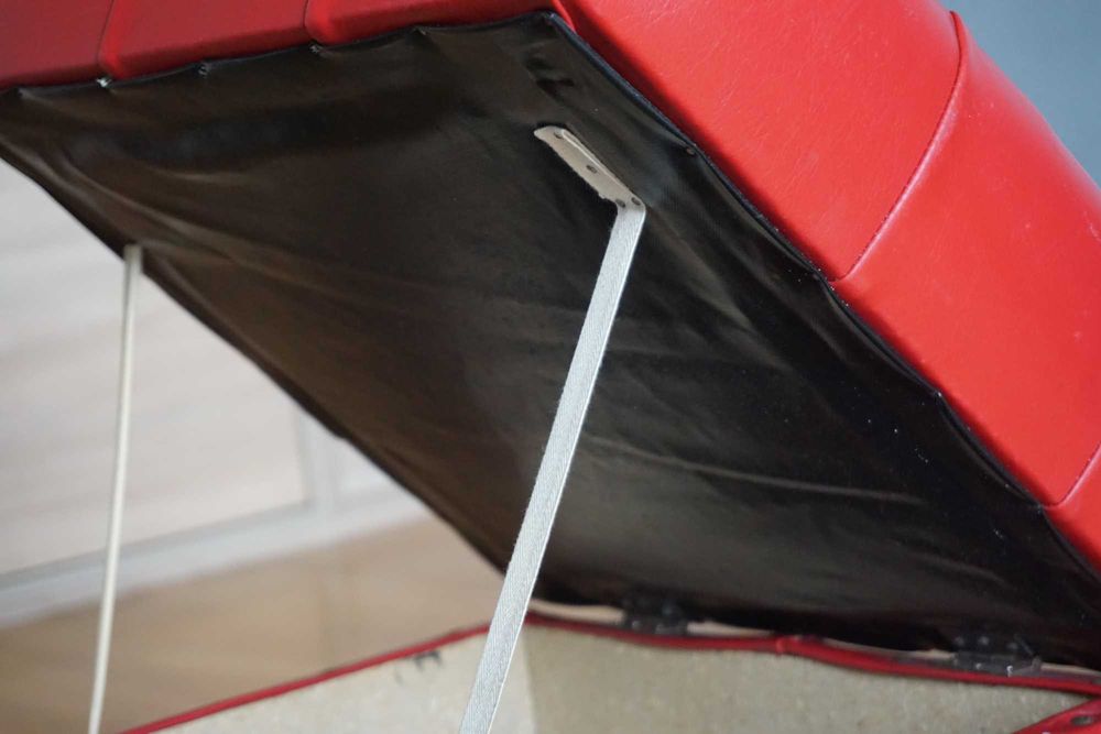 Pufy PRL czerwona skórzana pikowana