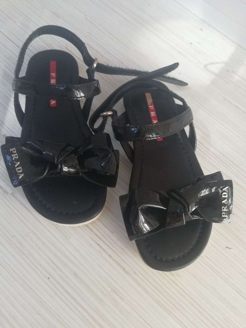 Дитячі босоніжки від PRADA