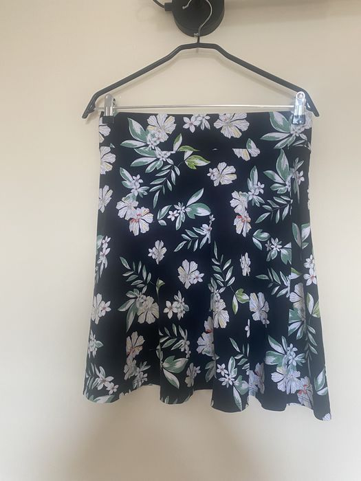 Rozkloszowana spódnica w kwiary Orsay