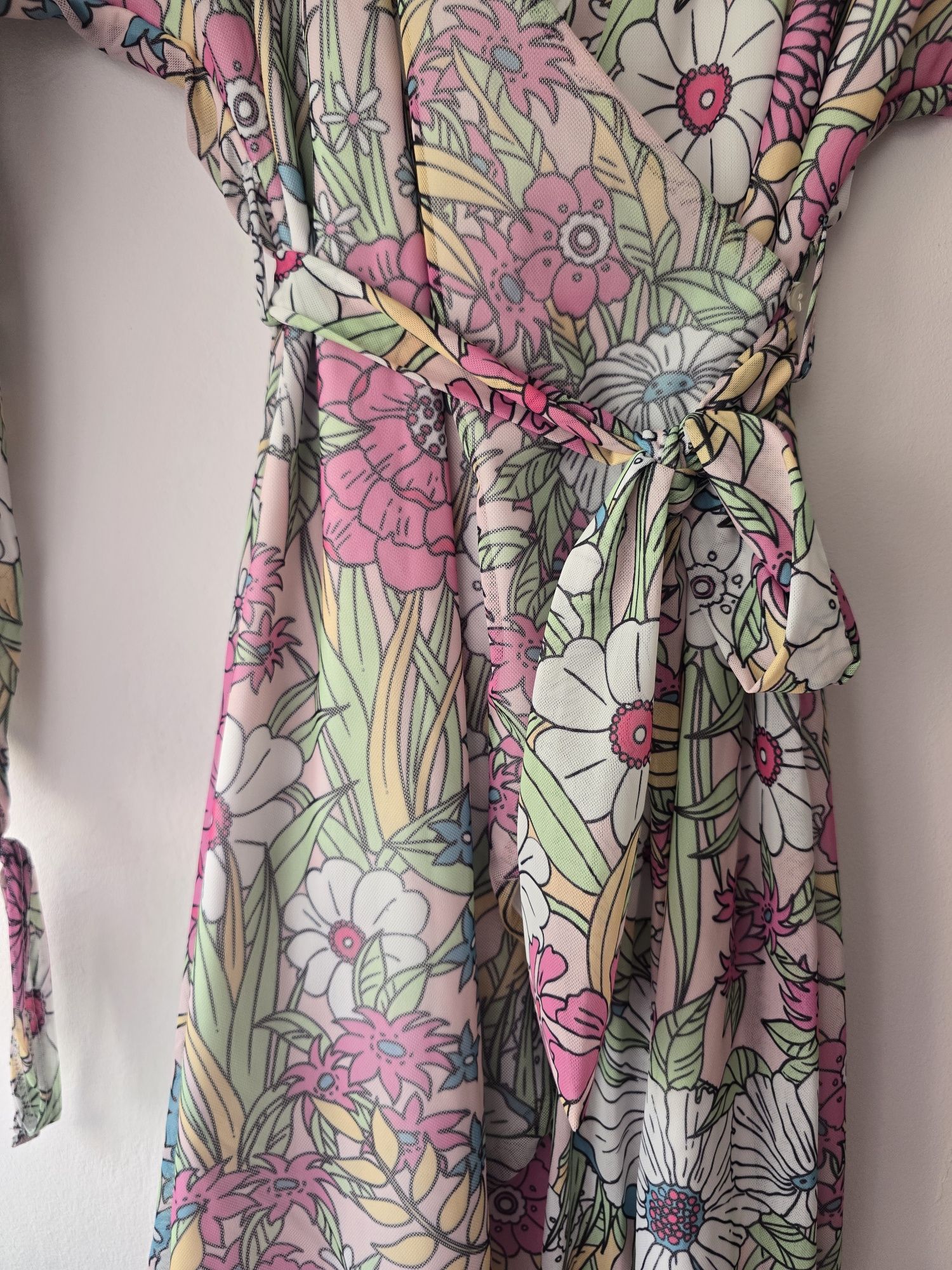 Sukienka ala kimono w kwiaty z długim rękawem Reserved