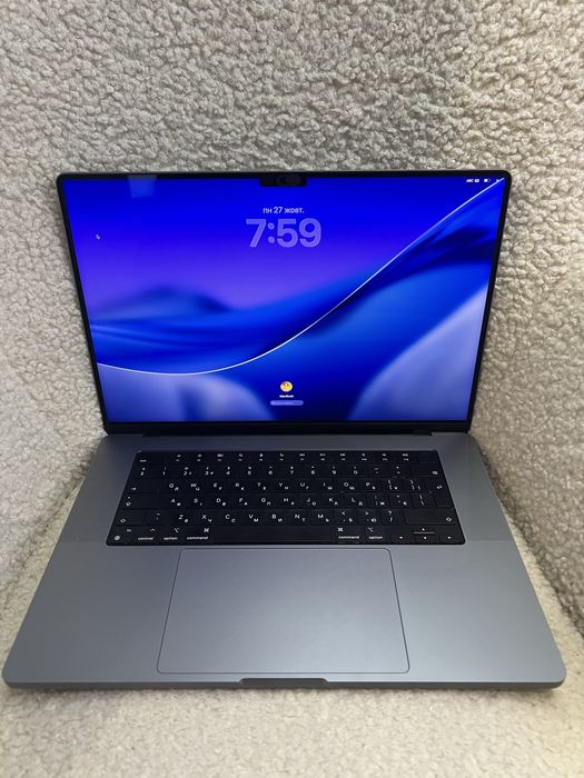 MacBook Pro 16 M2 Pro 16/ 1 TB Space