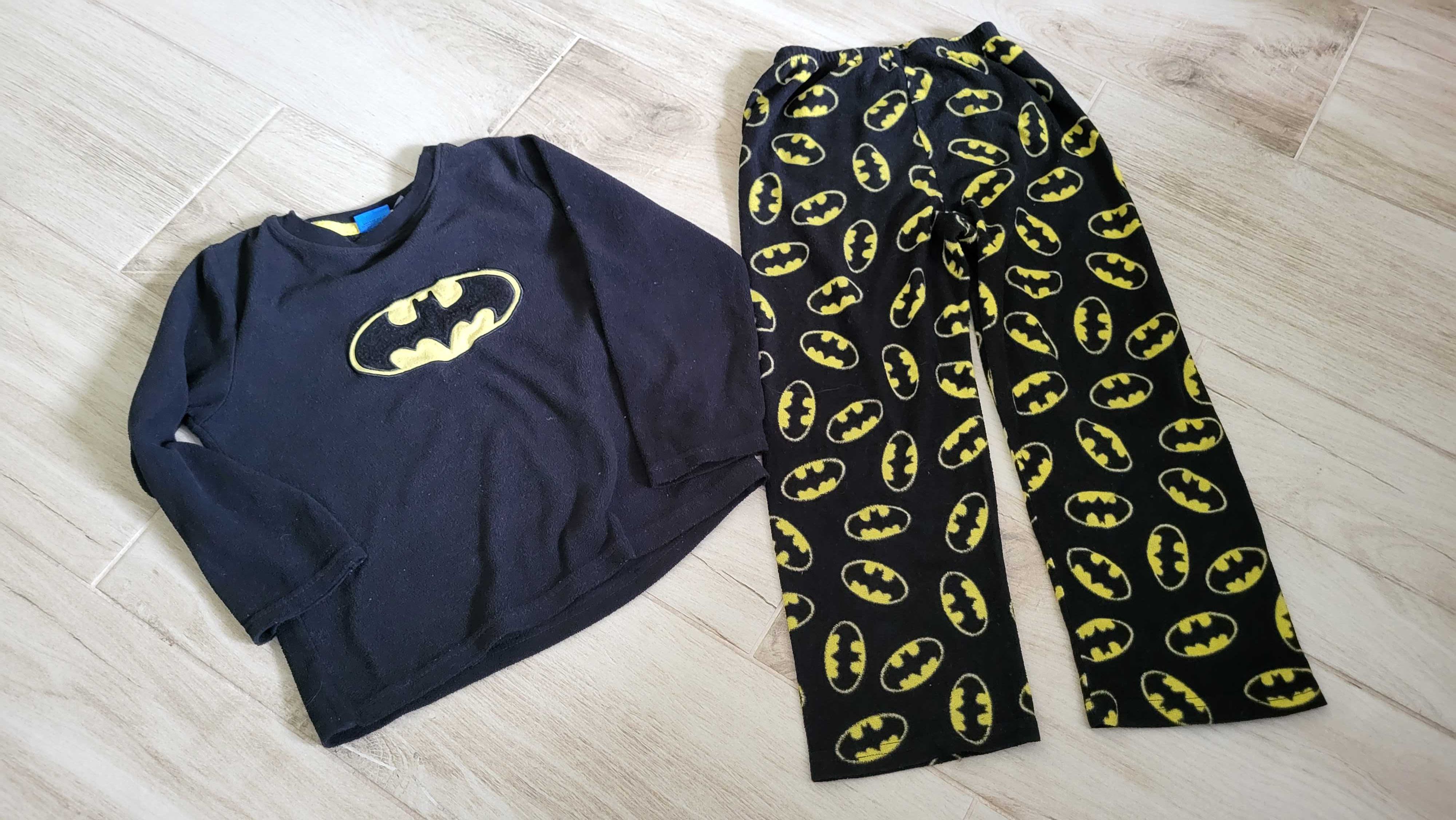 Piżama / dres z cienkiego polarku 116/122 Batman dla chłopca