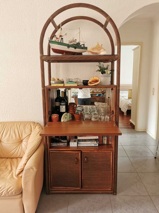 Estante bar em vime e vidro