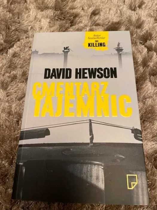 Cmentarz tajemnic, David Hewson