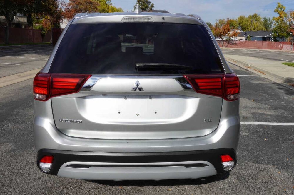 Mitsubishi Outlander SEL      2020