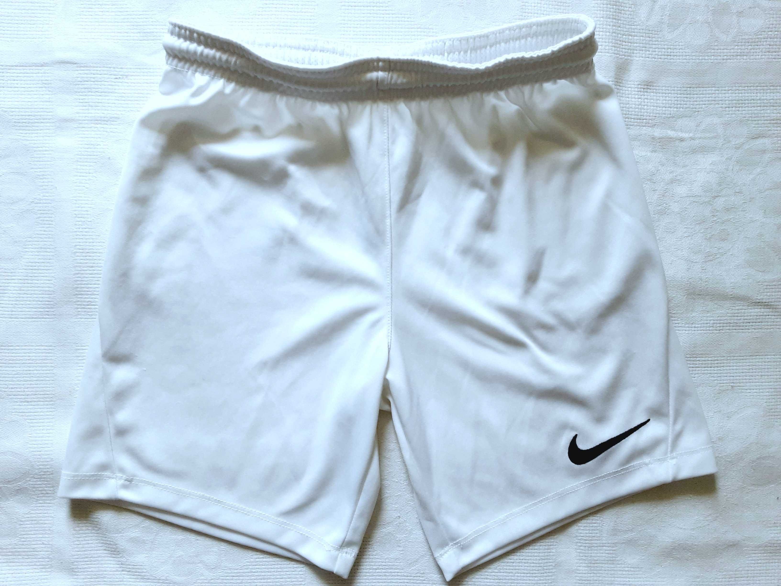 128- 134 strój sportowy piłkarski Nike Liverpool komplet