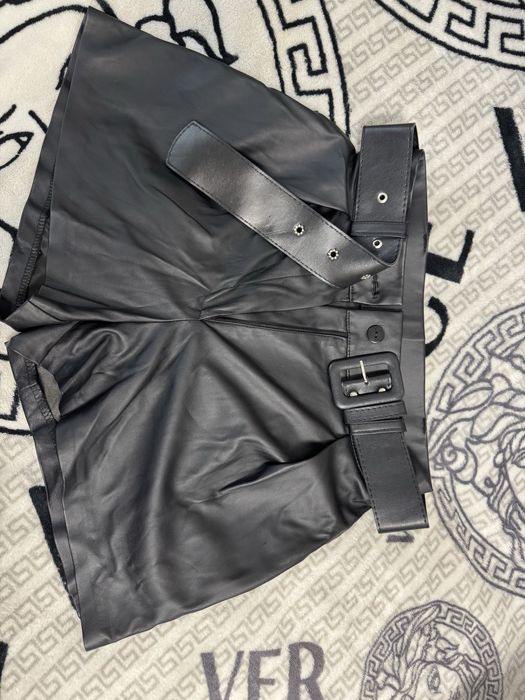 Шкіряні шорти з поясом