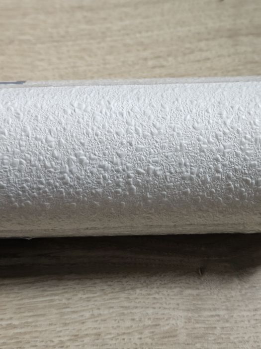 Biała tapeta papierowa