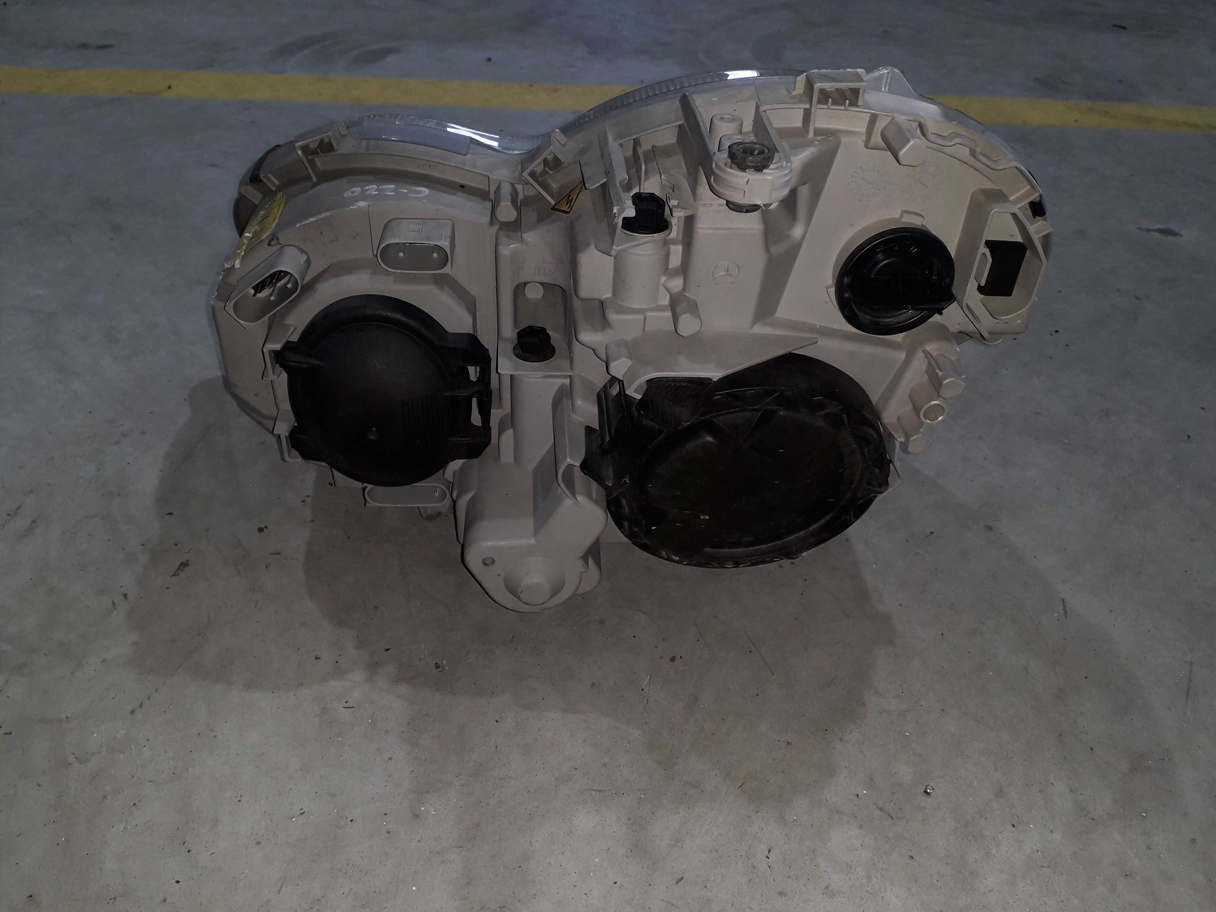 Farol Mercedes c-220