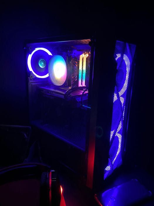 Computador gaming e monitores