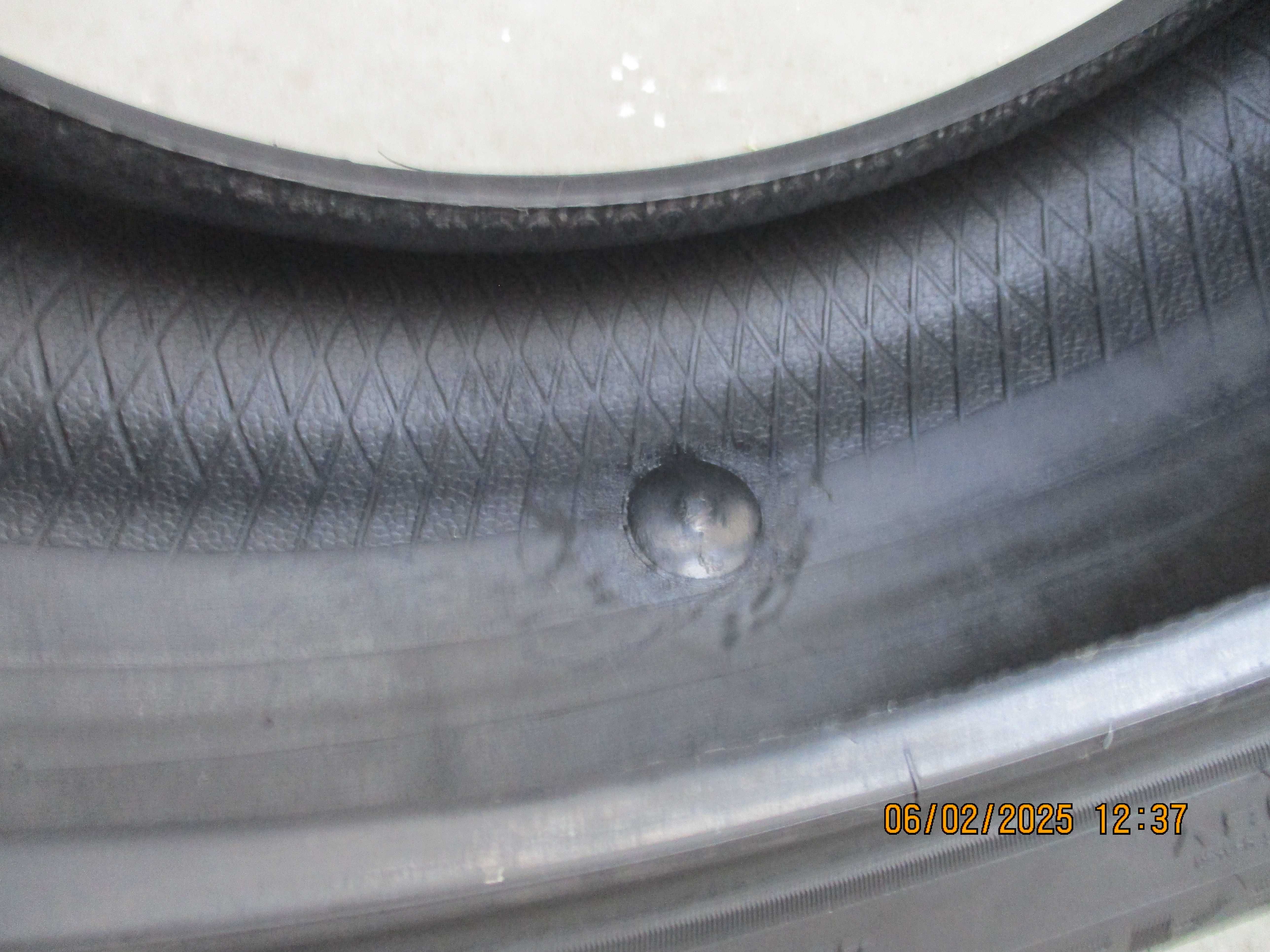 2x 235/55R17 Goodyear Vector 4Seasons G2 5,7mm 18r.