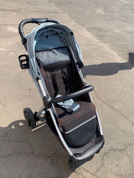 Прогулянковий візочок (візок, коляска)