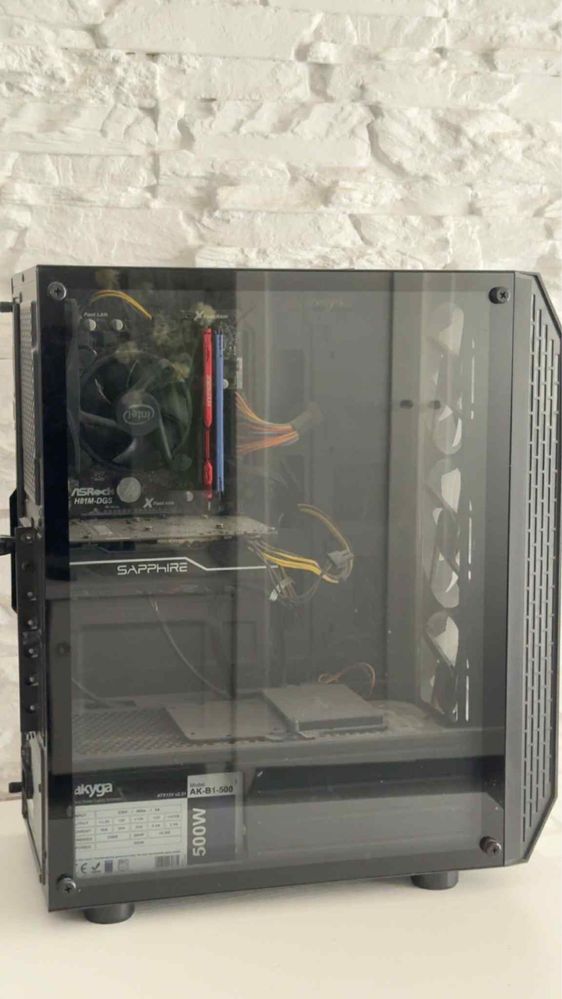 Komputer z monitorem