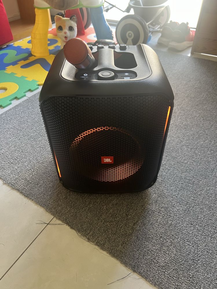 Vendo JBL com microfone