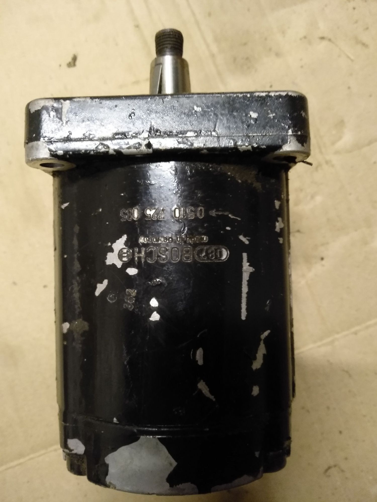 Pompa hydrauliczna BOSCH 0510  New Holland Case Claas MF