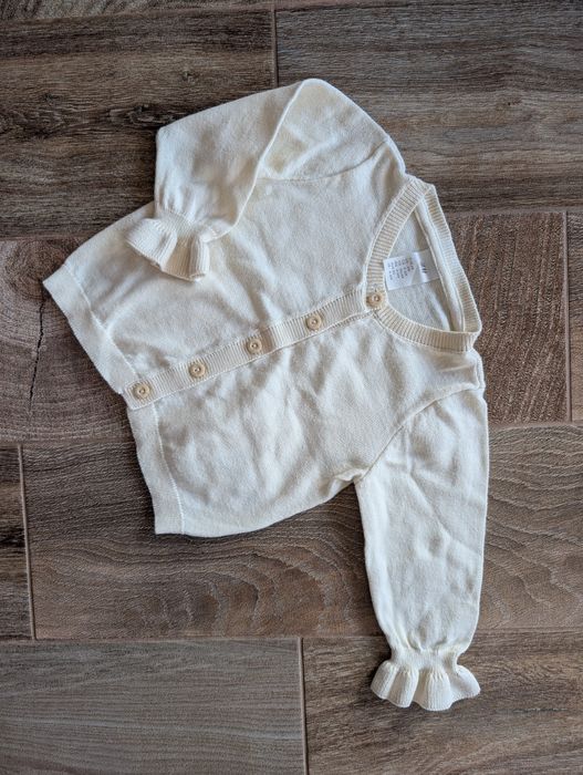 Kremowy sweter dziewczęcy H&M 68 nowy bez metek