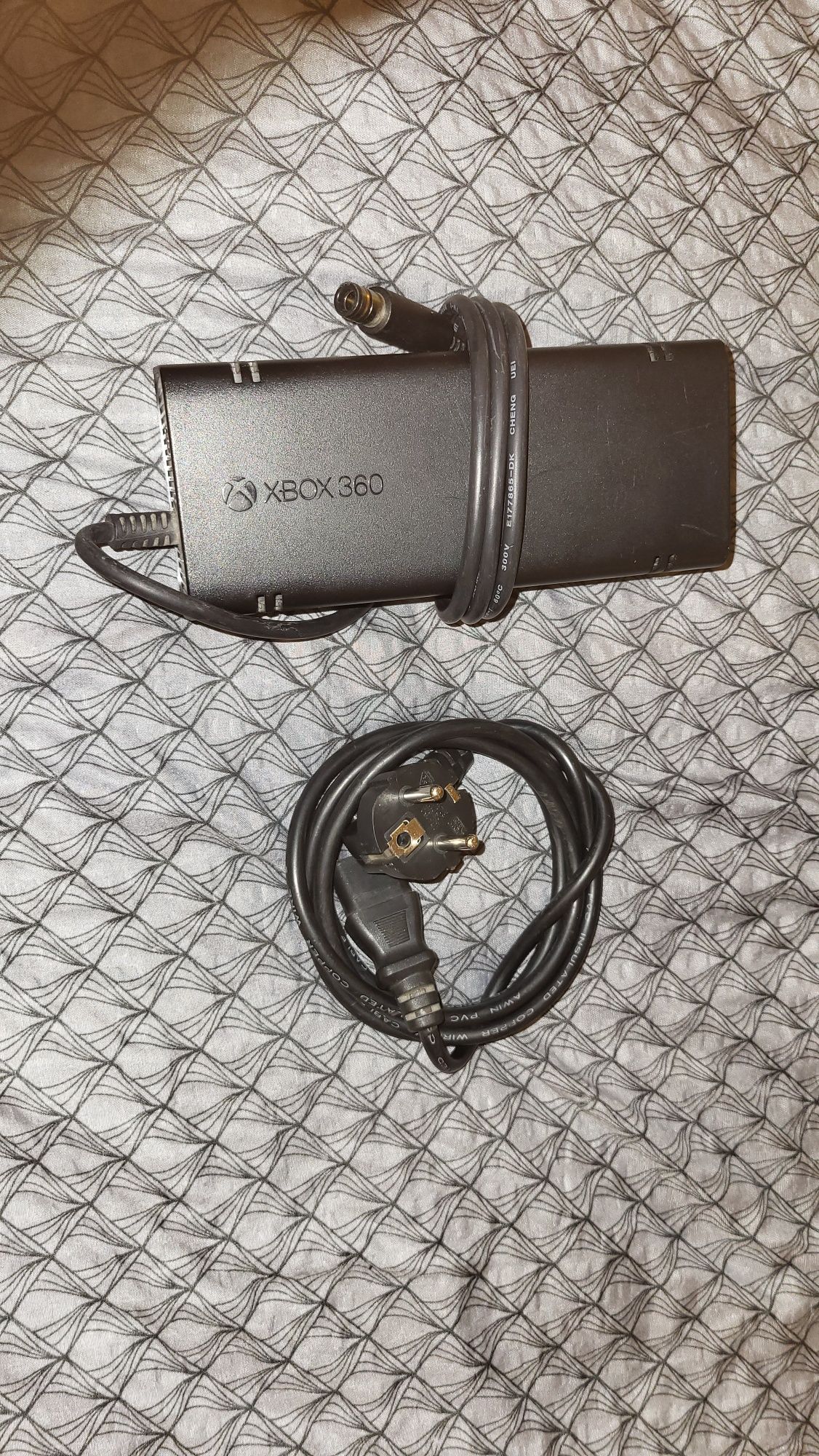 XBOX 360 slim E 500gb + XBOX kinect + gry i oryginalne kable
