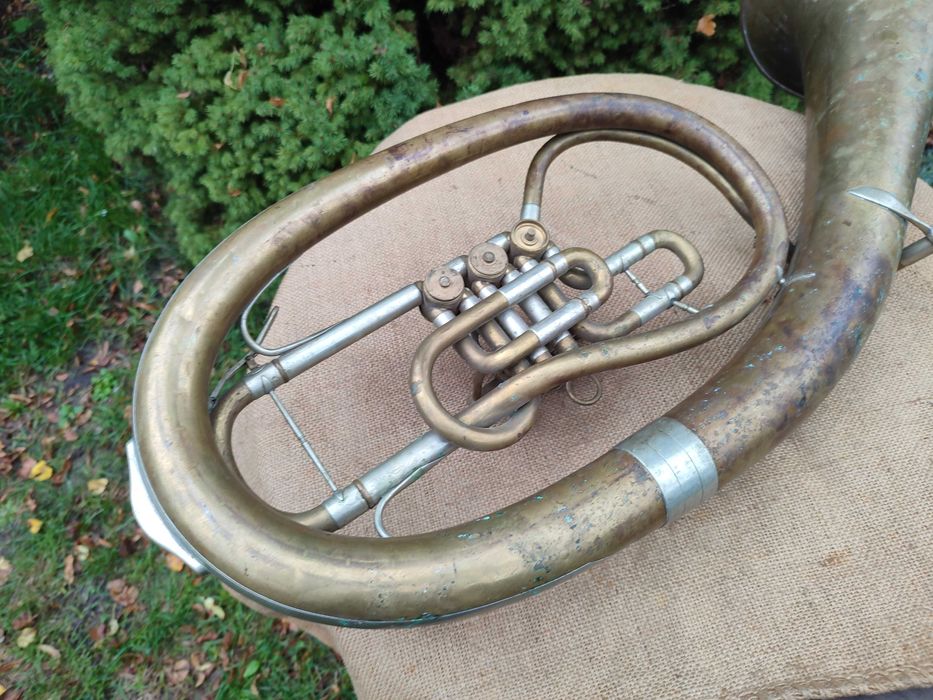 Stary instrument dęty saxhorn