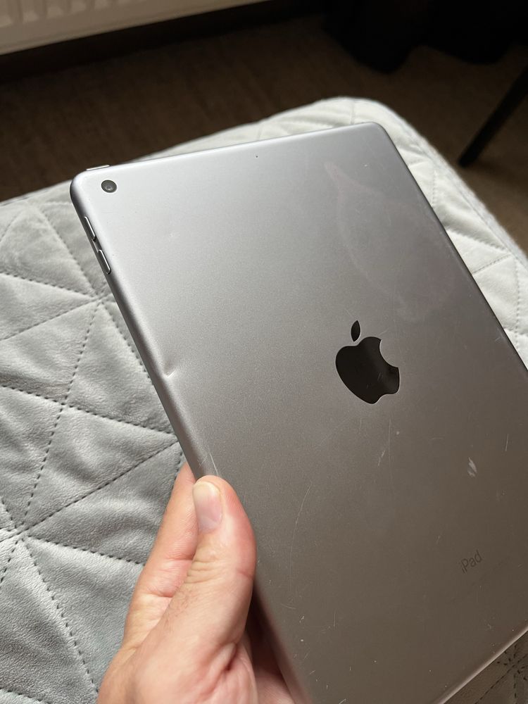 Apple iPad 6 покоління 32Gb модель А1893 АКБ 91%