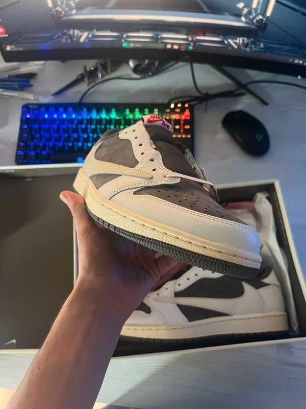 Jordan 1 RetroLow OG SP TravisScott Reverse R.39