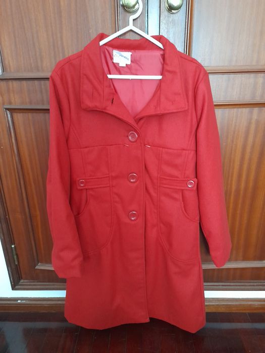 Casaco comprido vermelho