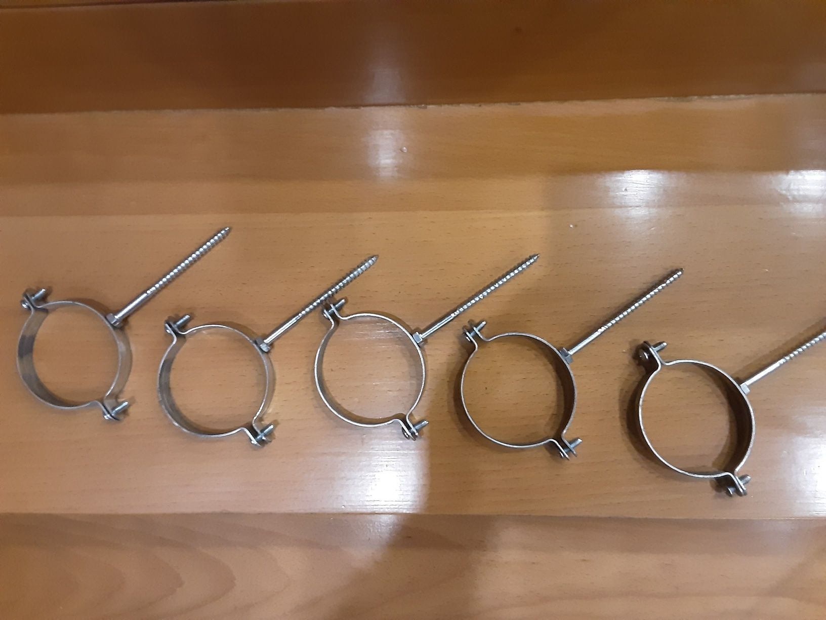 Abraçadeiras de caleiras