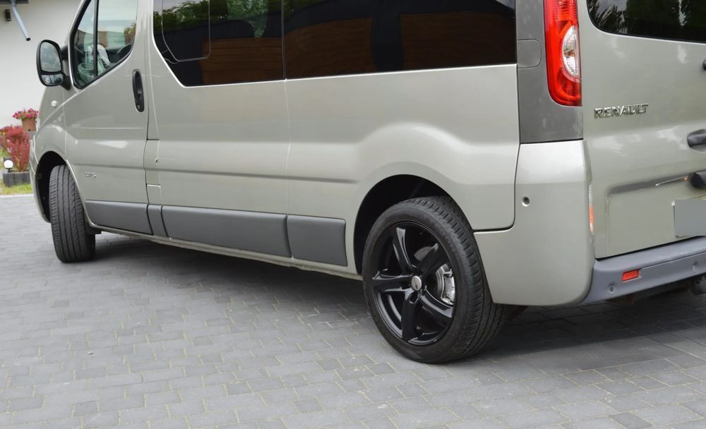Renault Trafic 2.0 dCi 115 LONG_1Wł_Klima_Navi_Czujniki_Tempomat_POLECAM!!