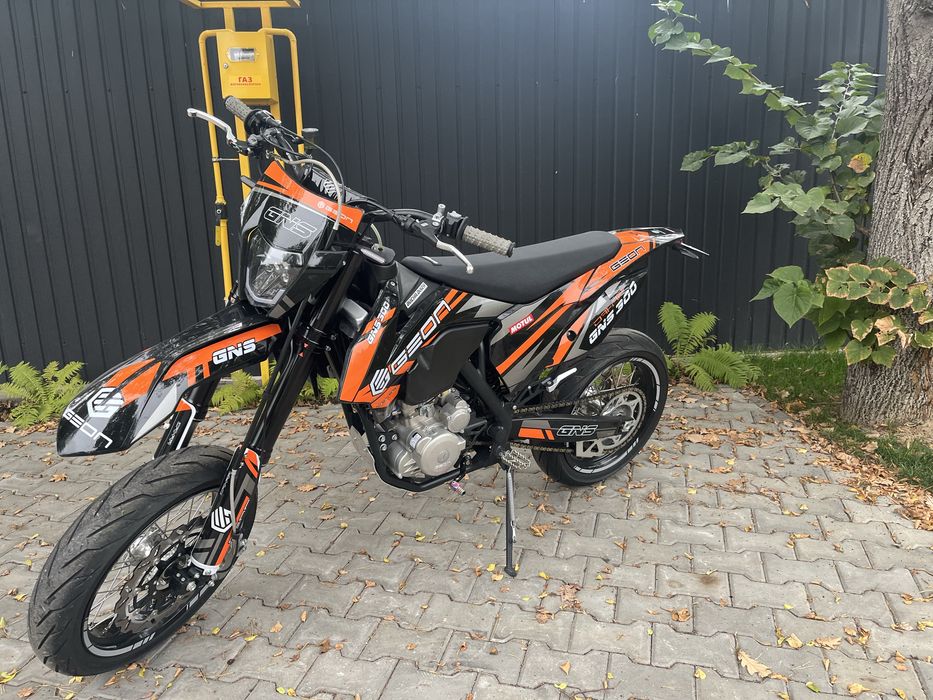 Geon gns 300 sm motard
