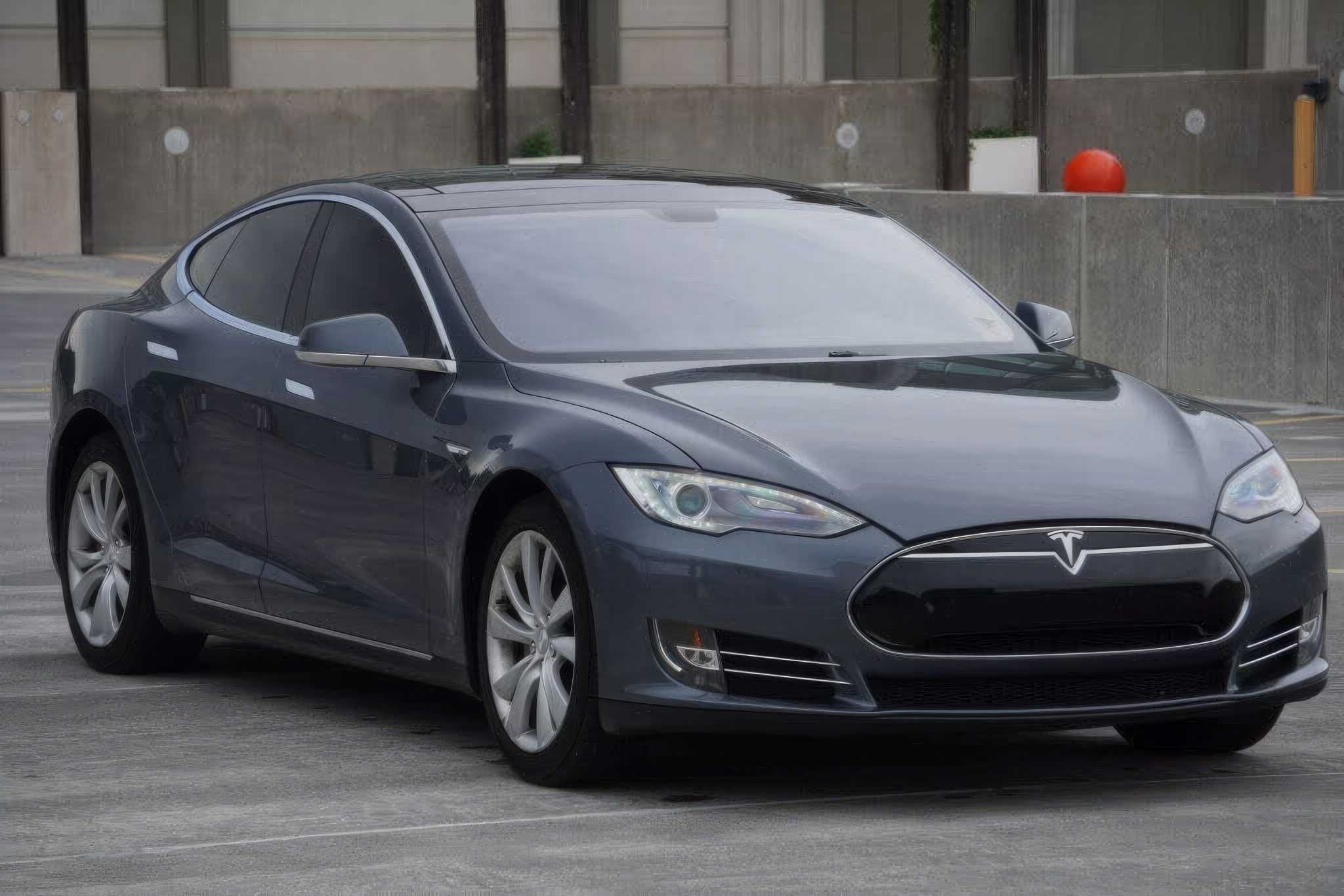 2013 Tesla Model S 85 RWD