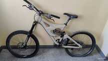 Giant Faith 1 DH FR Enduro FOX Marzocchi XT SAINT Race Face