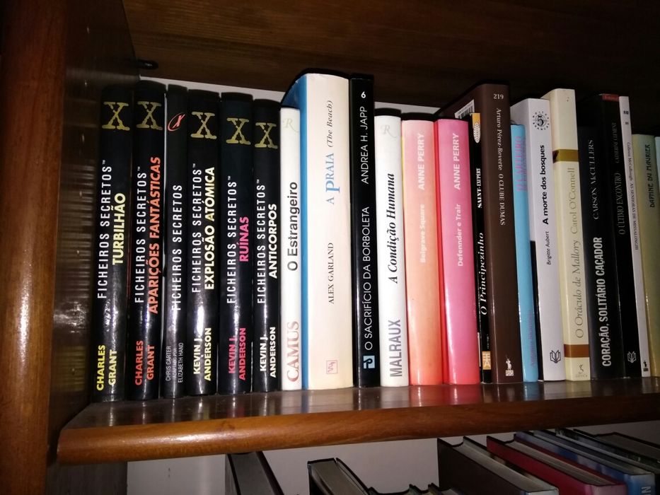 Livros de capa dura de vários géneros