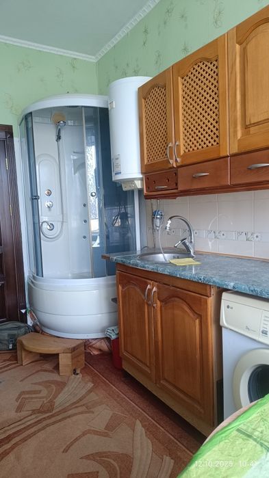 Сдам в долгосрочную аренду комнату .