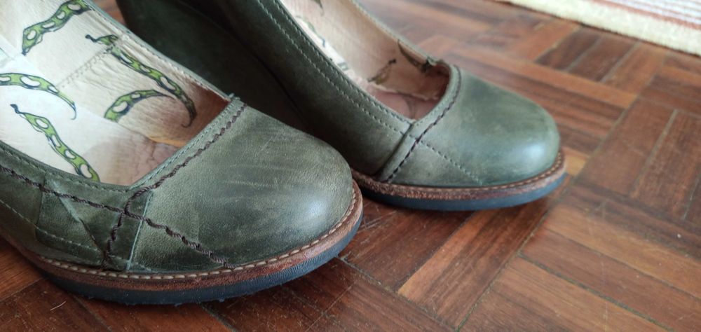 Sapatos brancos salto e sandálias pele cunha Runner Bean 15€