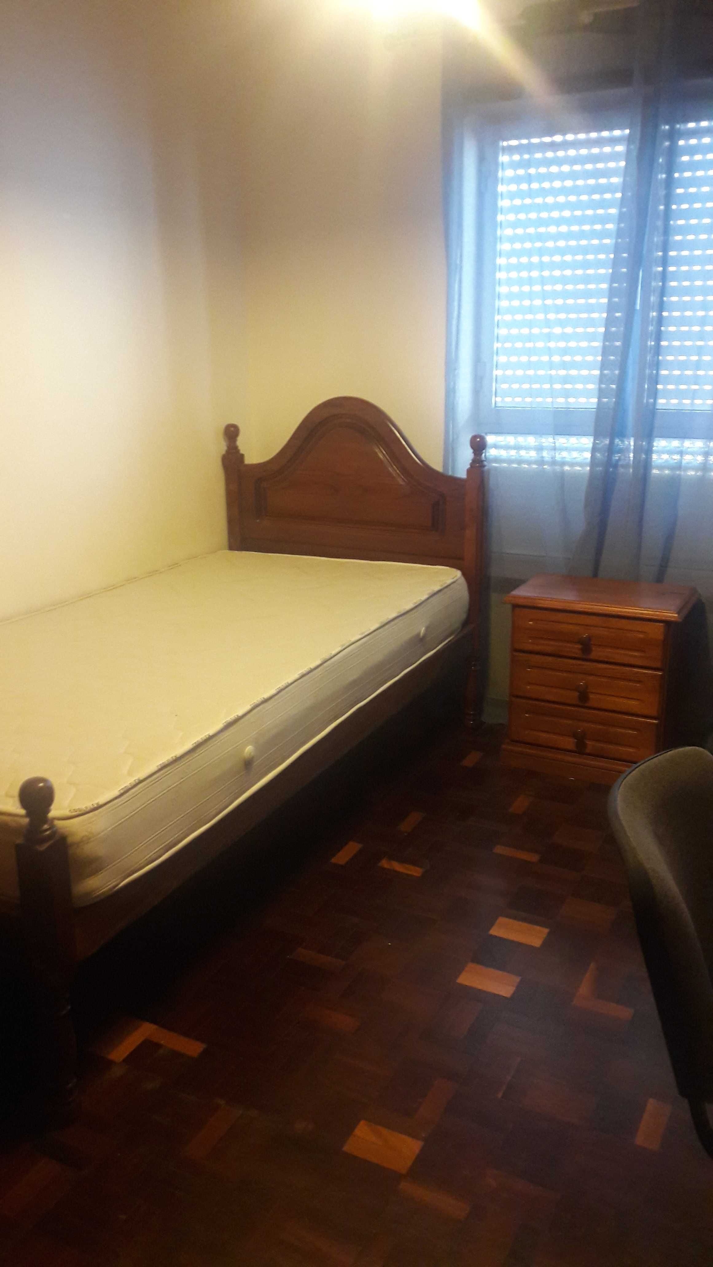 Quartos para arrendar- Coimbra- Apartamento só com estudantes rapazes.