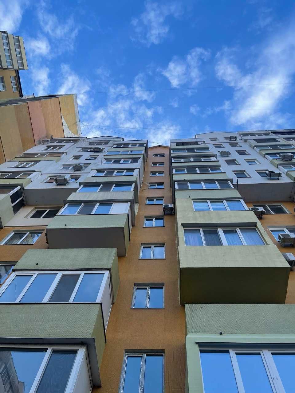 Продається простора квартира на селищі Котовського