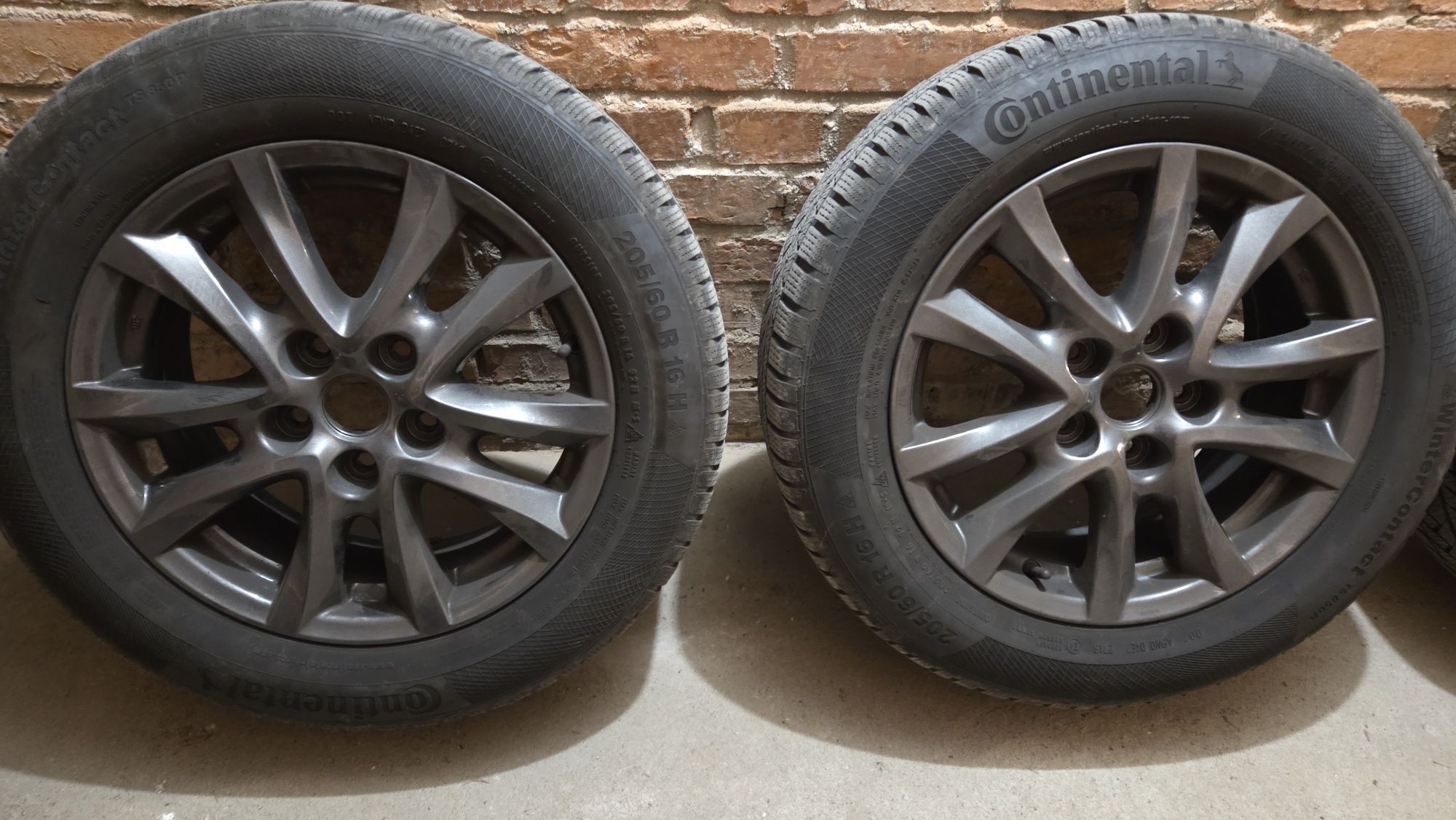 Opony zimowe Continental 205/60 R16 H - bez felg