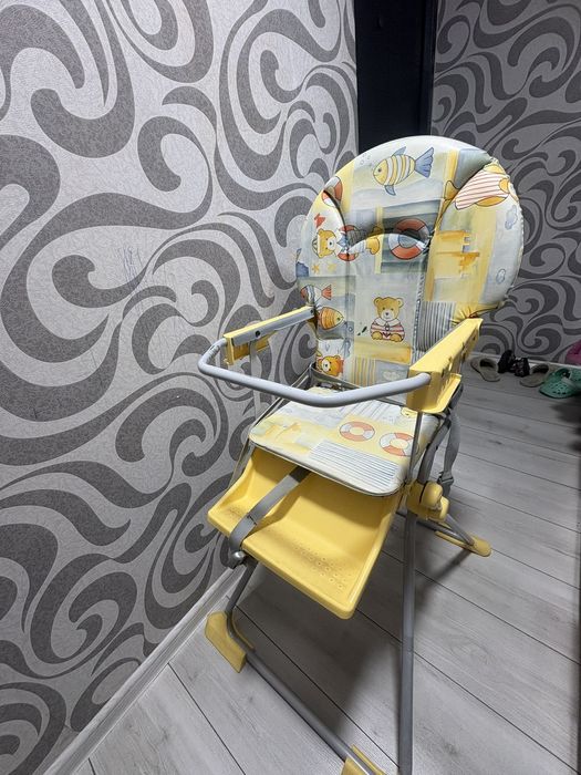 Дитяче годувальне крісло