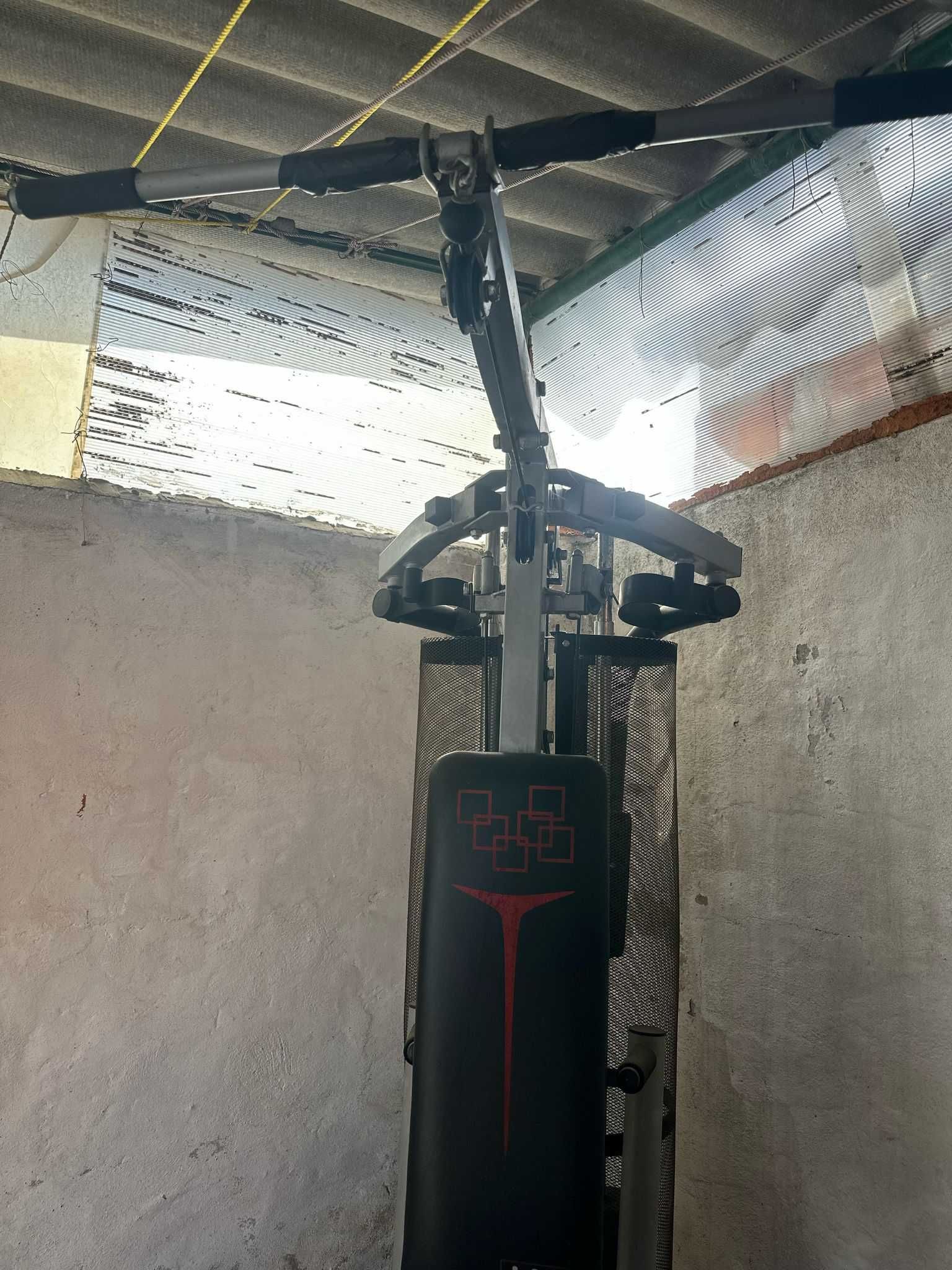 Máquina de pesos 5 em 1.