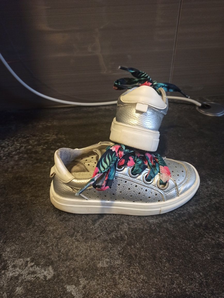 Buty dziewczęce 30