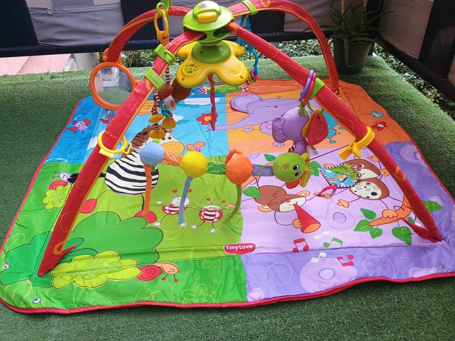 Mata Tiny love edukacyjna plus zestaw zabawek