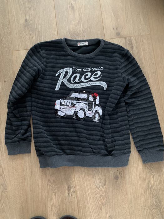 Sweter z cekinami 128