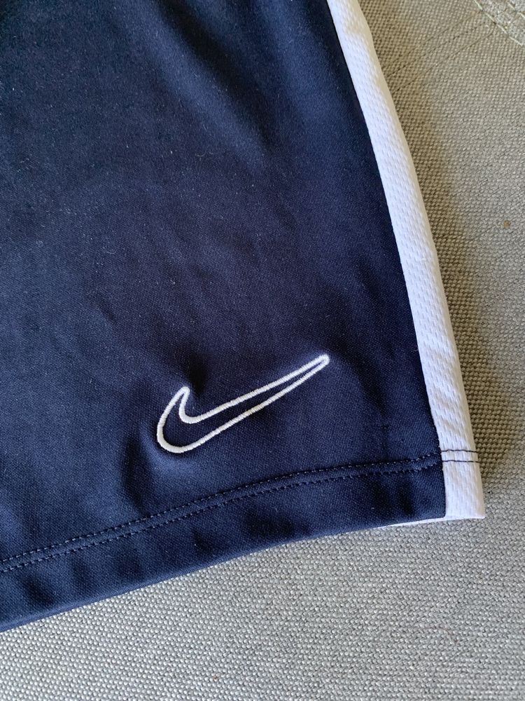 Спортивні шорти nike р.l  на 12-13 років р.147-158 футбольні