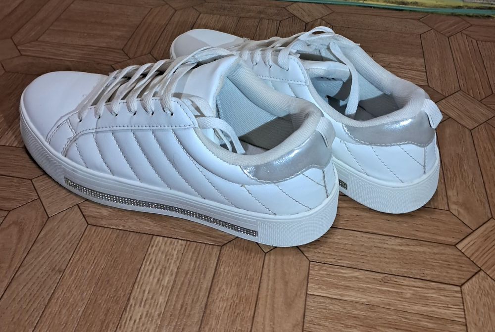 Продам кроссовки New Balance и кроссовки Primark женские