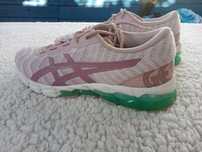 ASICS 39,5.  Новые.