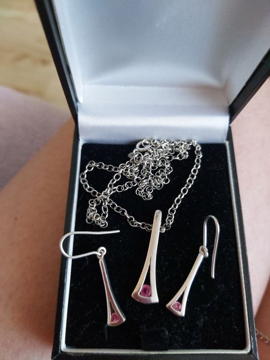 Komplet biżuterii srebrnej łańcuszek kolczyki.  ..