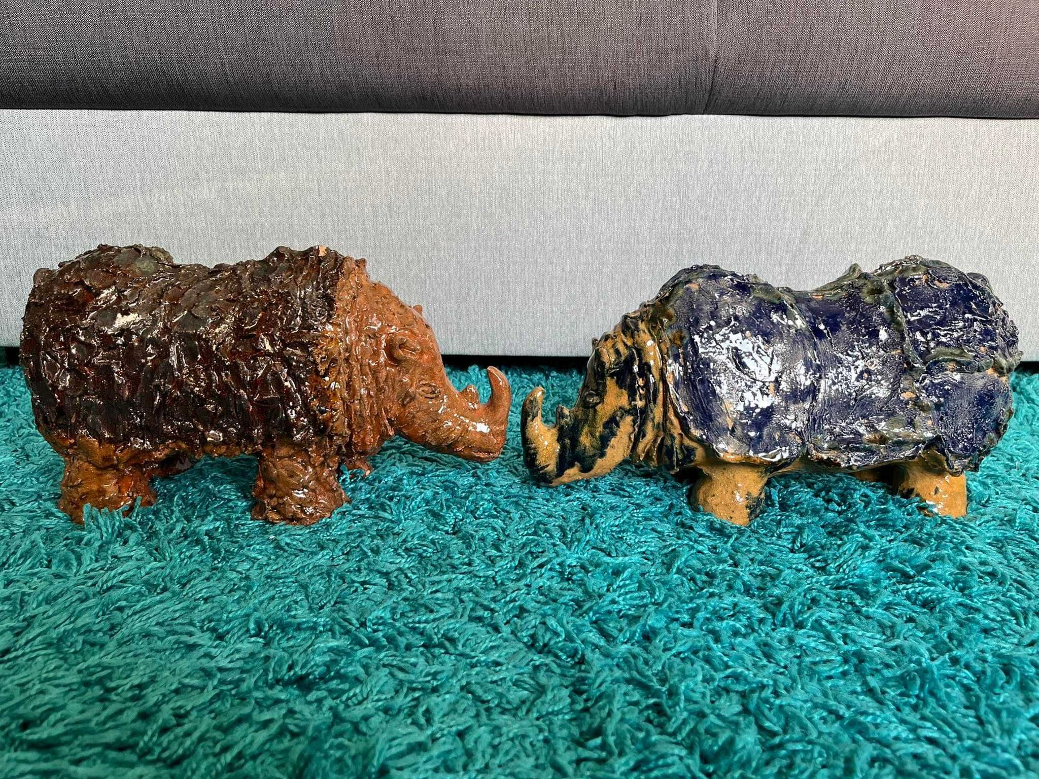 Figurki nosorożców z gliny